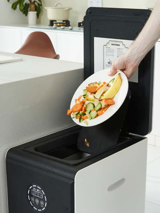 inserisci i rifiuti alimentari nel compostiera  GEME