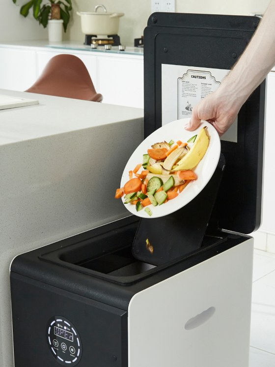 put food waste in GEME composter