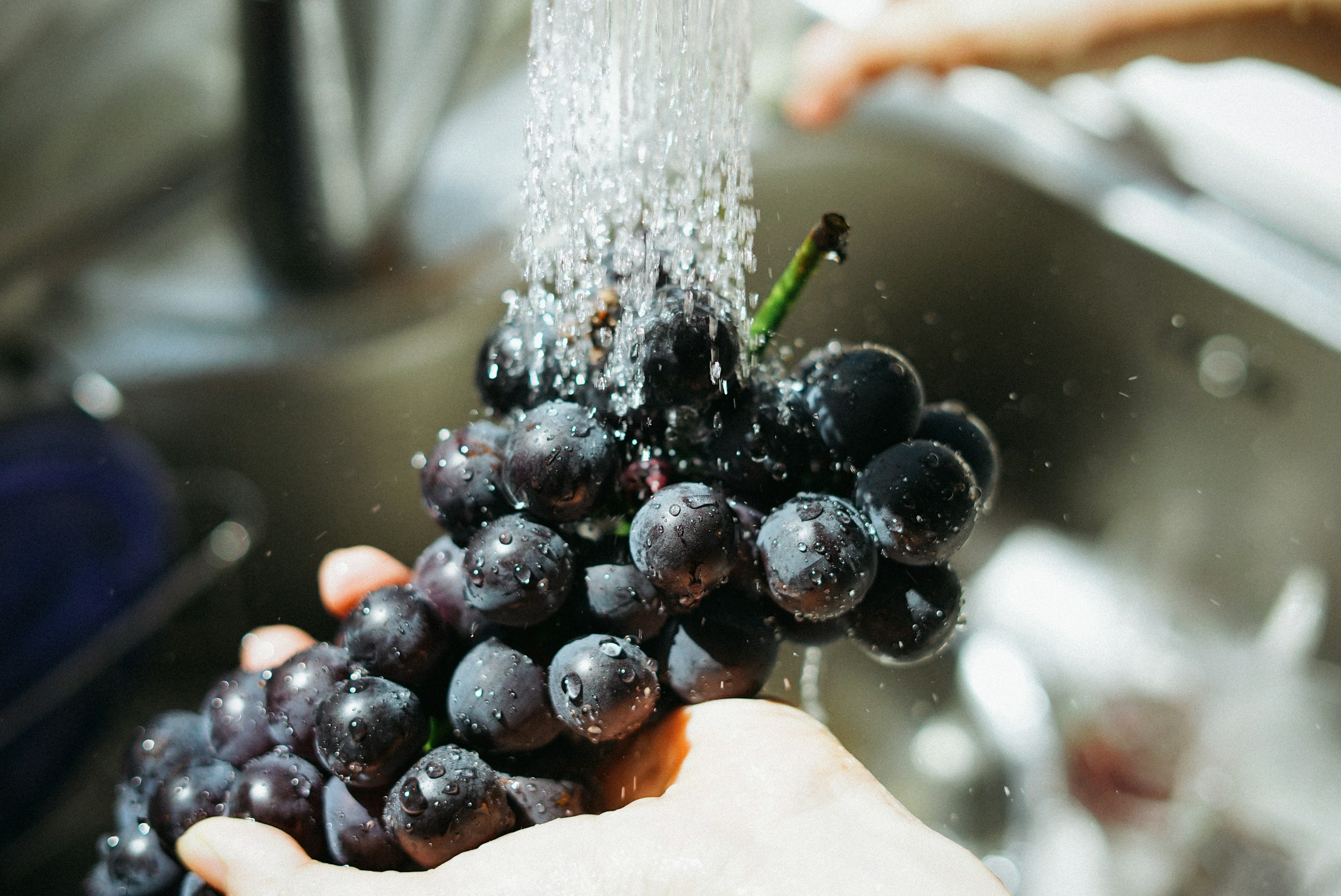 How to Wash Grapes